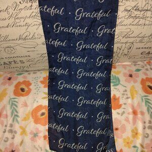 beautiful grateful scarfFinal price pls can' tafford any more discount